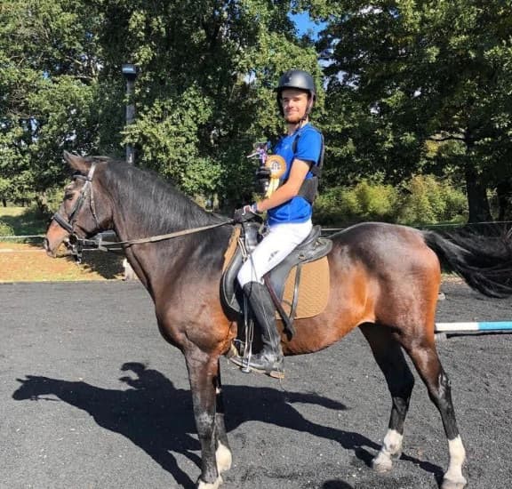 Maurice mit Pferd